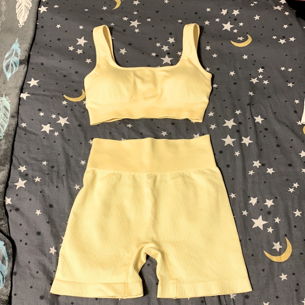Medium Women’s Athletic Gym Set
